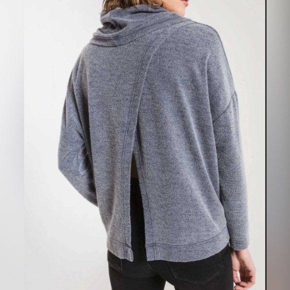 Z Supply | NWT Black Iris Fleece Scallop Breakaway Back Cowl Neck Sweater Top S - Picture 4 of 4